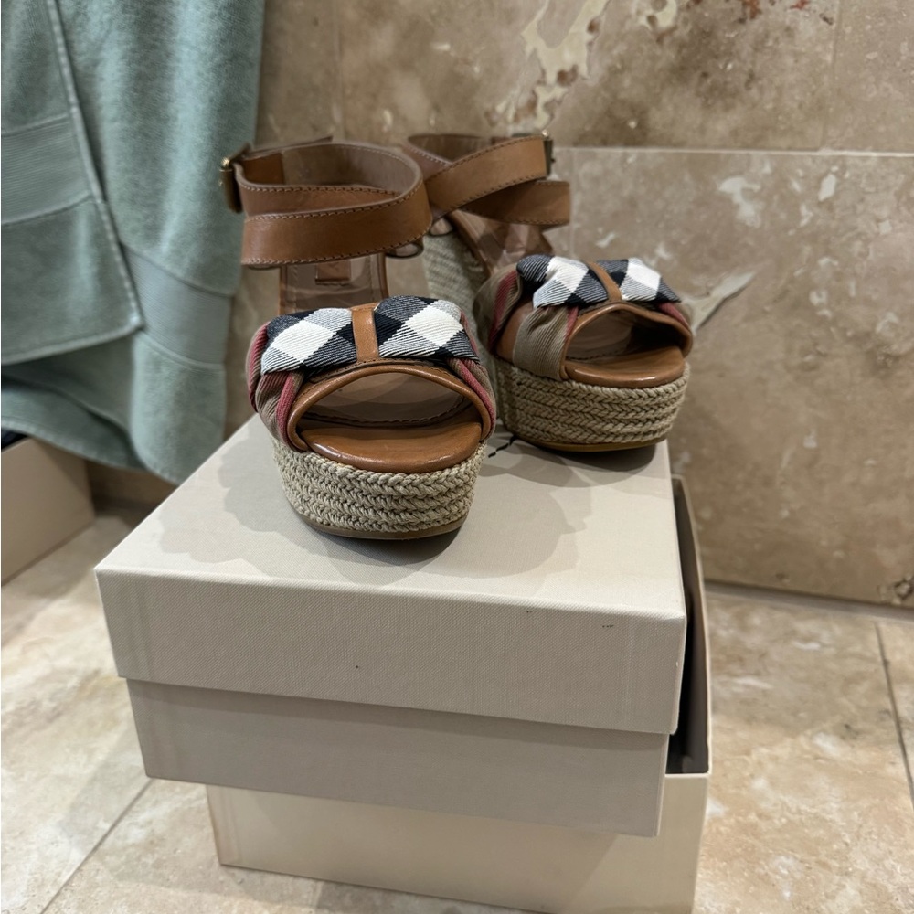 Burberry Brown and Black Espadrilles with Classic Design